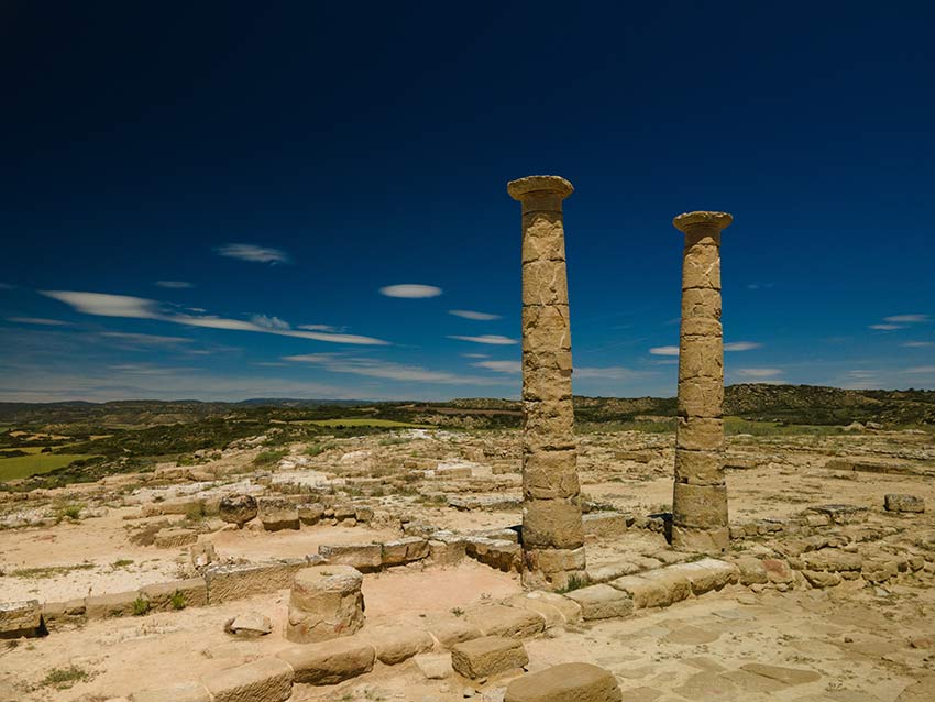 Yacimiento Los Bañales y sus columnas toscanas