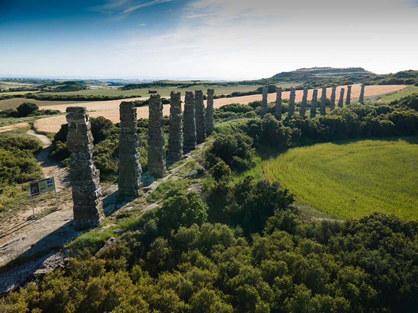 Acueducto del yacimiento romano de Los Bañales